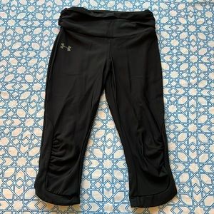 Women’s Under Armour crop leggings. Heat Gear. Black. Size SM